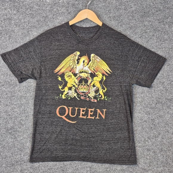 Rock Royalty: Iconic Queen Crest Graphic Tee! - Picture 1 of 4